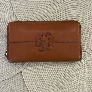 Tory Burch Zippy Wallet